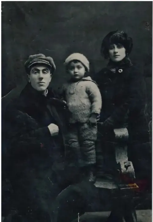 А.И. Немировский. Фотография: А.И. Немировский с матерью Анной Моисеевной (в девичестве Франц) и отцом Иосифом Исааковичем. г. Тирасполь, 1922 г. Фотокопия.
