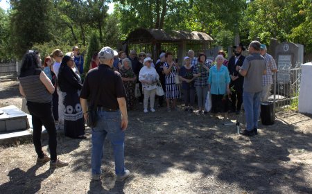 Митинг-реквием в Тирасполе на старом еврейском кладбище