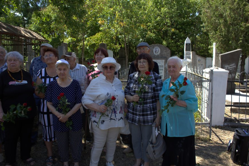 Митинг-реквием в Тирасполе на старом еврейском кладбище