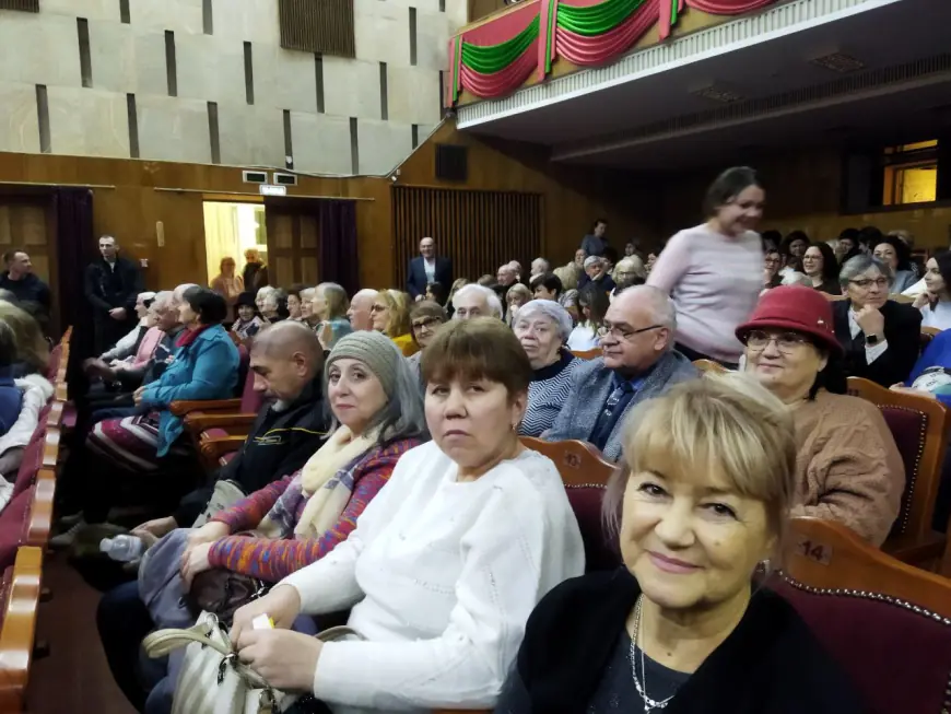 Музыка, которая объединяет поколения: ханукальная встреча с ансамблем «Виорика»