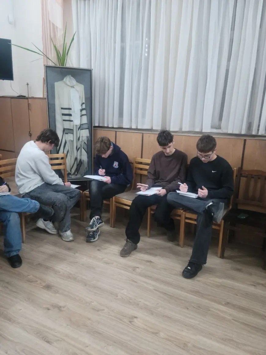 ART ВЕЧЕР в подростковом клубе AJT