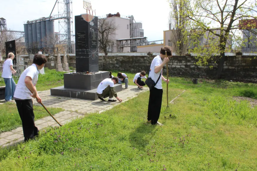Память поколений: акция Дня добрых дел в Тирасполе