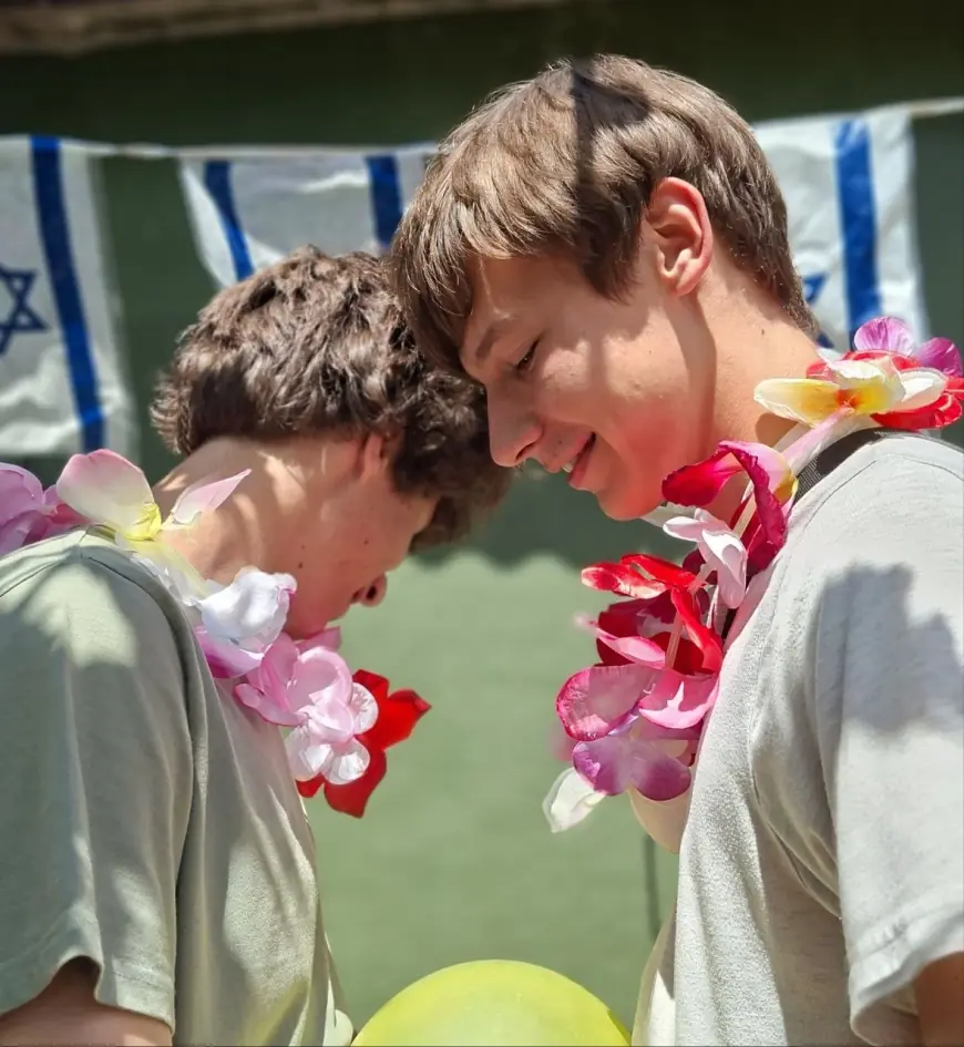 Шавуот: свет знаний, радость встречи и улыбки ребят AJT Tikva и AJT Junior