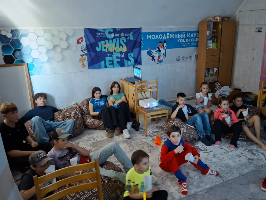 Сладкие моменты дружбы: кулинарный мастер-класс и вечер кино от AJT Tikva для AJT Junior